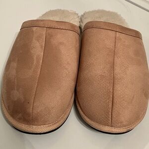 Amazon Essentials Blush Slippers
